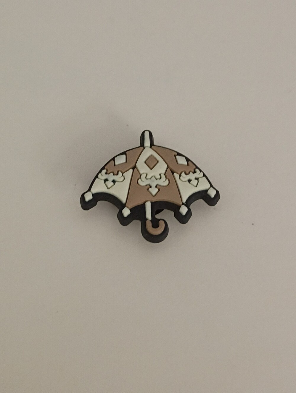 10 for $10 Jibbitz Croc Charm - Umbrella Diamonds & Designs - Tan & White